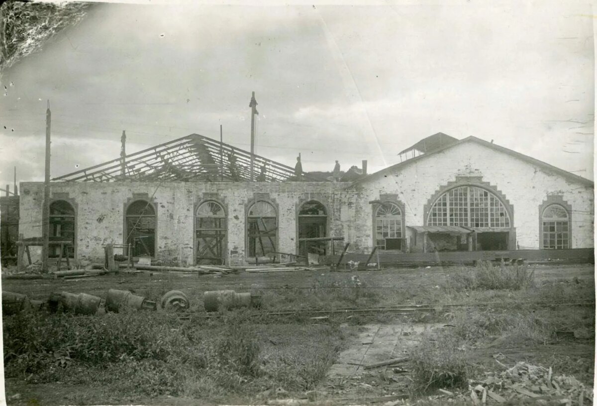 Реконструкция завода. Дата фото не известна.