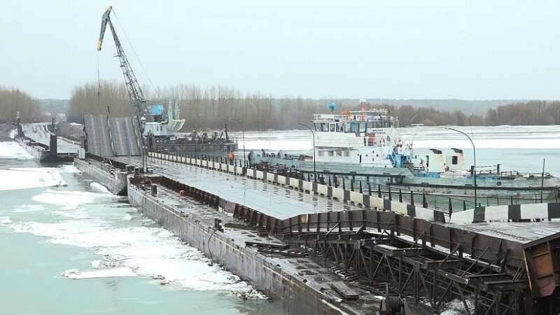     Понтонный мост в Бийске закрыли для движения транспорта. Телеграм-канал главы Бийска Виктора Щигрева