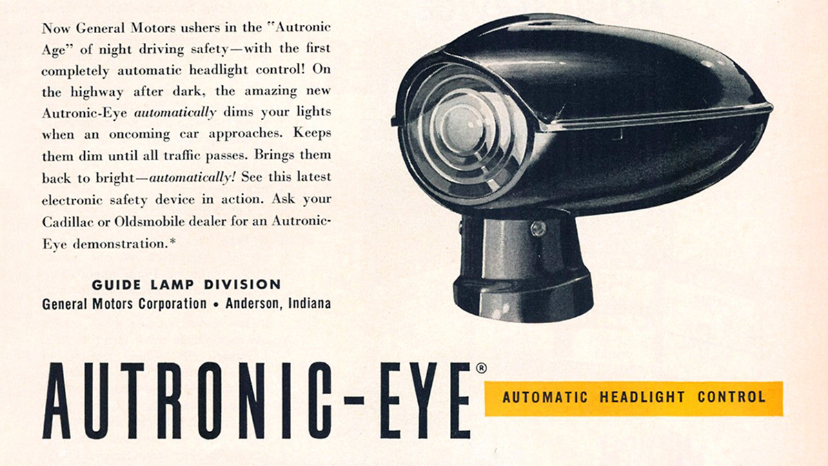 Поначалу Autronic Eye работал не слишком надежно и имел ложные срабатывания на посторонние источники света, после чего в систему ввели регулятор чувствительности, с помощью которого водитель мог самостоятельно выставлять  «порог срабатывания» фотоэлемента