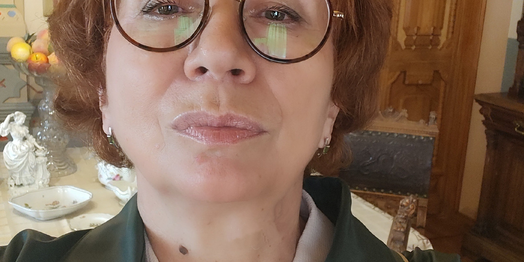 Живу от праздника до праздника. А праздник - это всё, что радует