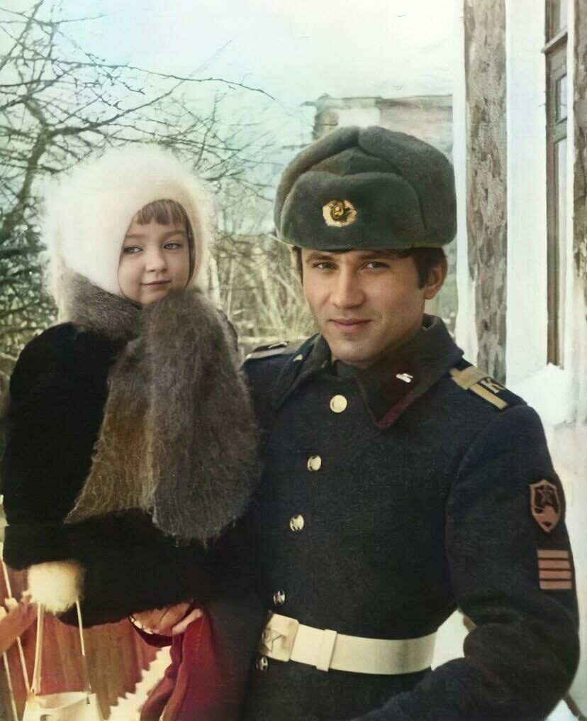 Шапка "домиком" Анатолия Тарасова. Памятное фото вместе с дочкой...