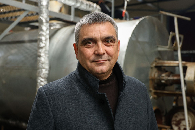    Владелец ООО «Торговый дом «Завод кормовой муки» Загит Ногманов: «Все производители хотят напрямую работать с заказчиками. Так возникла идея открыть свое производство. Тем более, у меня было понятие, как это все делается»