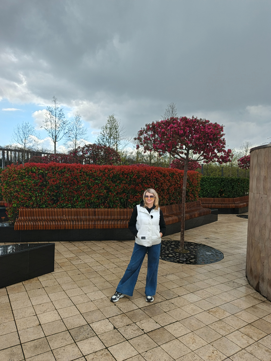 все фото сделанные в воскресенье в этой одежде-не японский сад. Просто в парке.