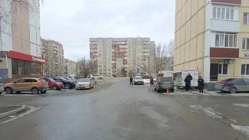    В Сургуте водитель «Ниссан» сбил женщину в жилой зоне