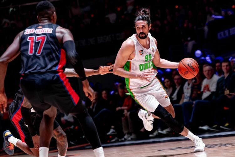    УНИКС стал серебряным призёром Winline Basket Cup. В финале казанцы уступили ЦСКА 62:73 (на фото — Алексей Швед).   
Фото: unics.ru