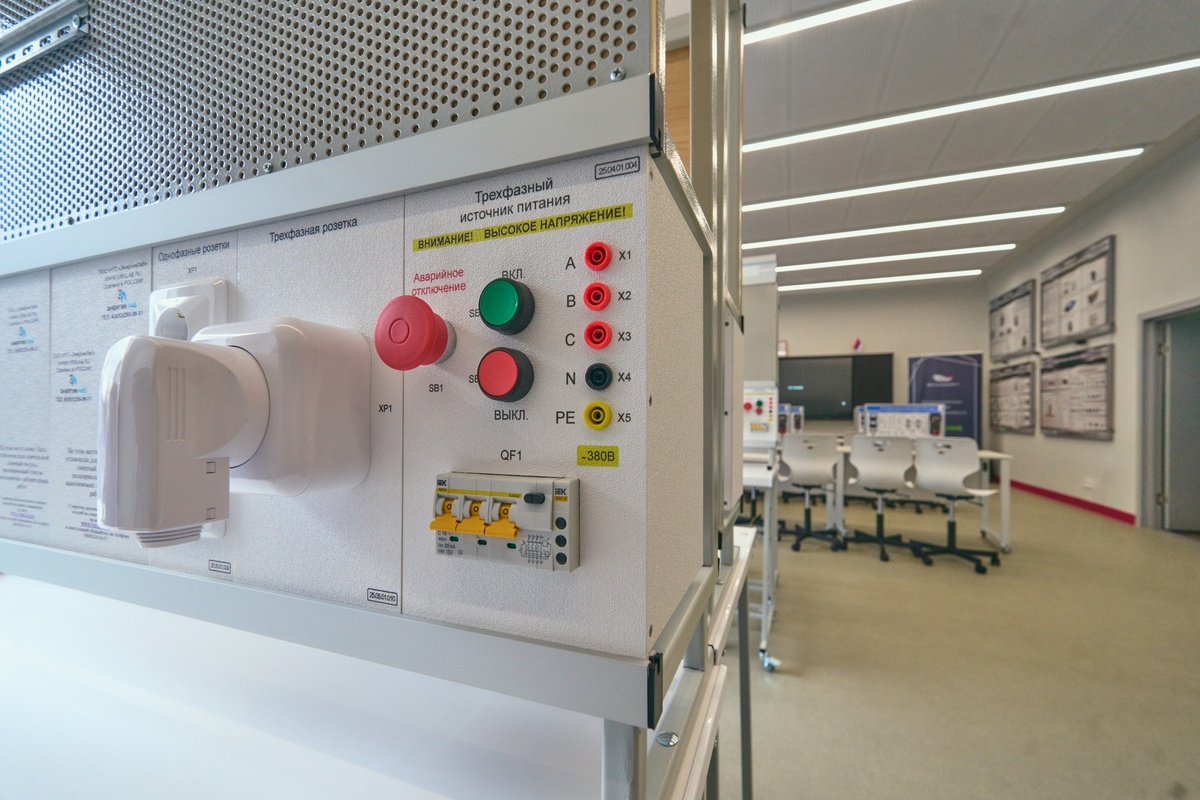 Оснащение класса позволяет подключать пускатели, двигатели и реле. Фото: Владимир Авдеев / «Медиацентр»