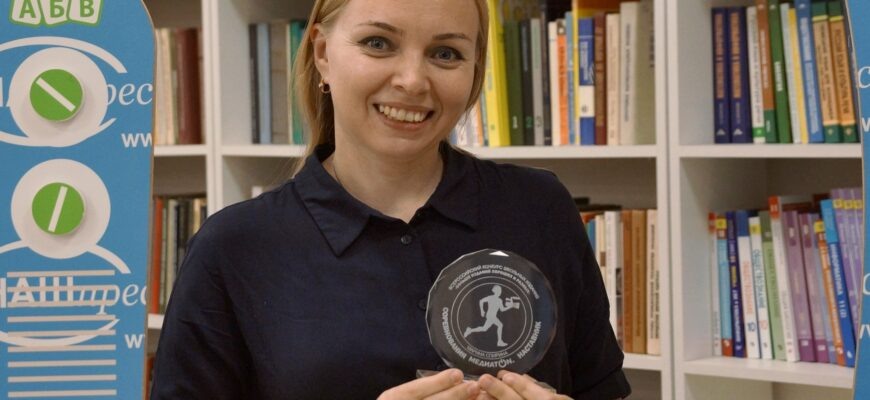    Марина Валерьевна Спирина — журналист, руководитель детской студии «ТелеИдея». Работала в «Югорск ТВ», «РИА Новости», на Олимпийских играх в Лондоне и Сочи. В интервью для сайта Школы журналистики имени Владимира Мезенцева при Центральном доме журналиста она рассказала о своём пути в журналистике и об опыте работы с юными журналистами в школьной студии «ТелеИдея». Ксения Кузнецова