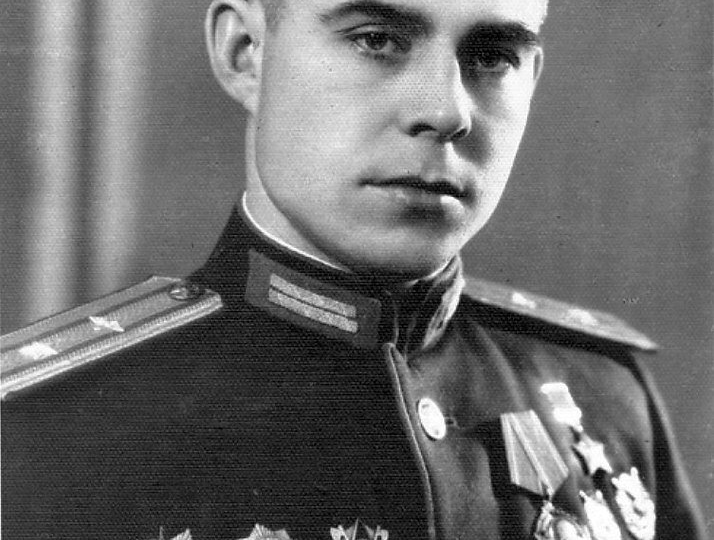 Единственный, кто получил первую Звезду Героя за подвиги на войне, а вторую - за освоение космоса