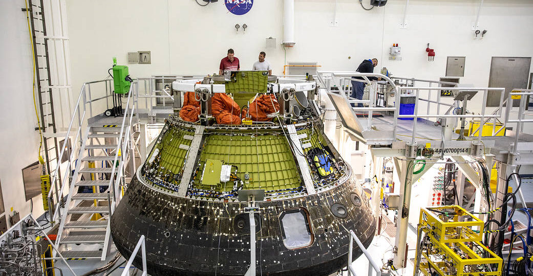 Конструкция корабля Орион, облетевшего Луну. Как он смог пережить вход в атмосферу Земли со скоростью 40 тысяч км/час