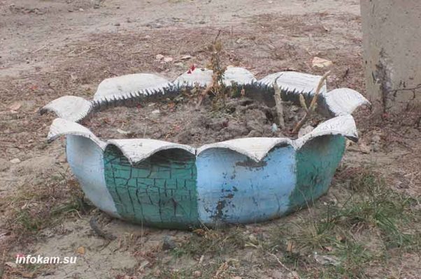    Камышин. Клумба для цветов из покрышки