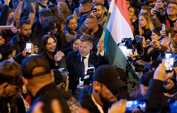    BUDAPEST, HUNGARY - APRIL 12: Peter Magyar, lead candidate of the Tisza party, greets his supporters after the Tisza party won the parliamentary elections on April 12, 2026 in Budapest, Hungary. Magyar, who has gone into the election with a substantial lead in polls, is seeking to unseat Prime Minister Viktor Orban. (Photo by Janos Kummer/Getty Images) Varya Andryan
