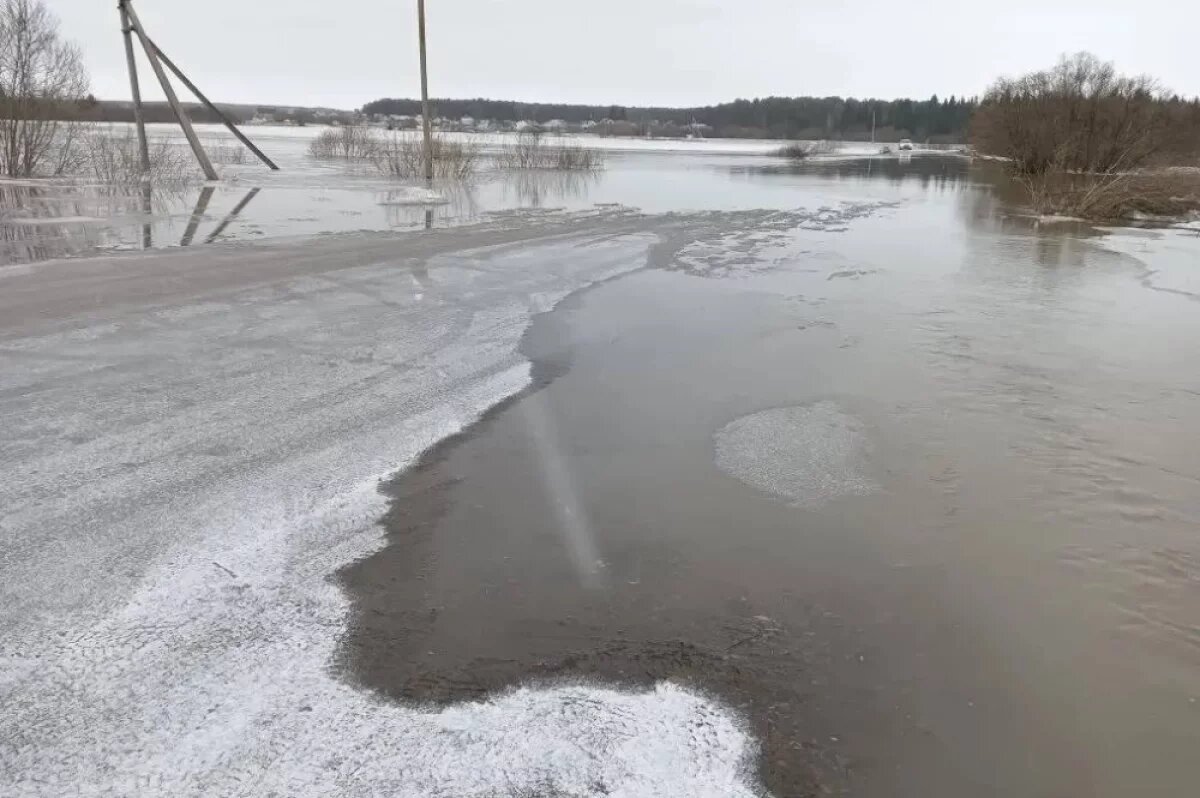    Дорогу из деревни Петрово в Томск затопило из-за перелива через Бурундук