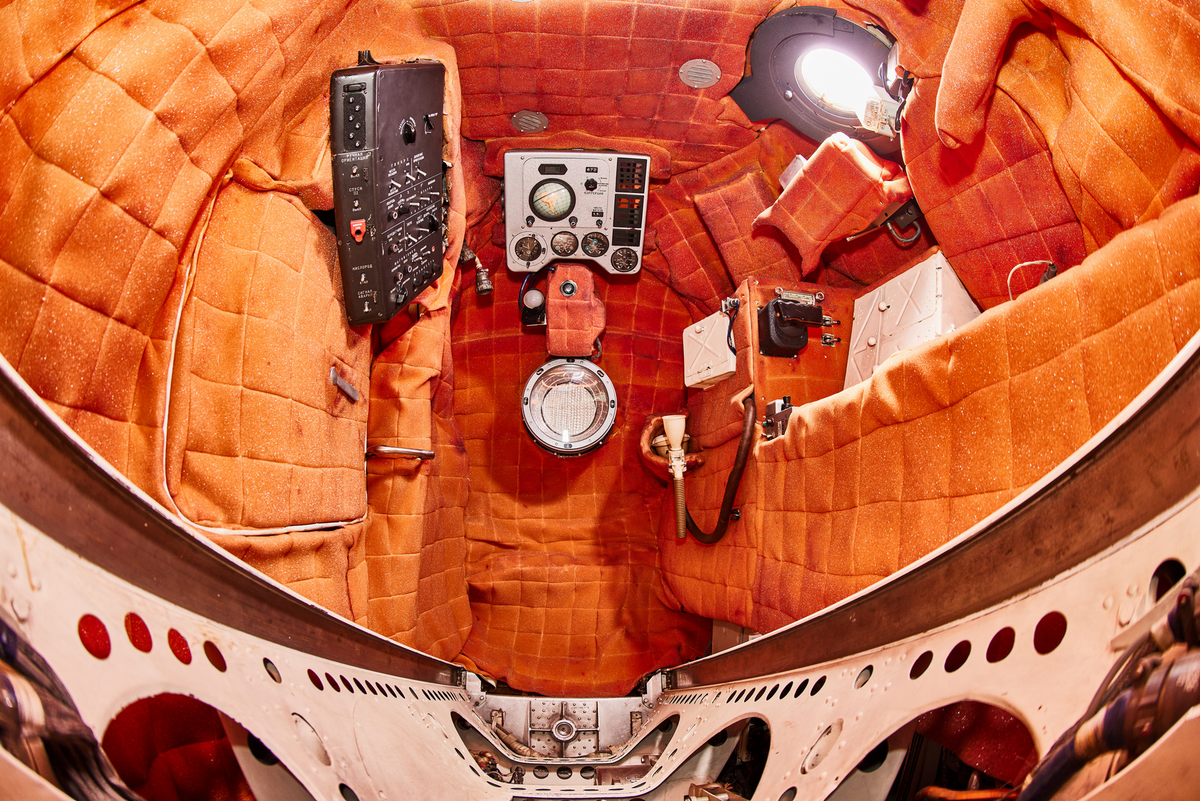 Кабина спускаемого аппарата космического корабля "Восток-1" из музея РКК "Энергия"