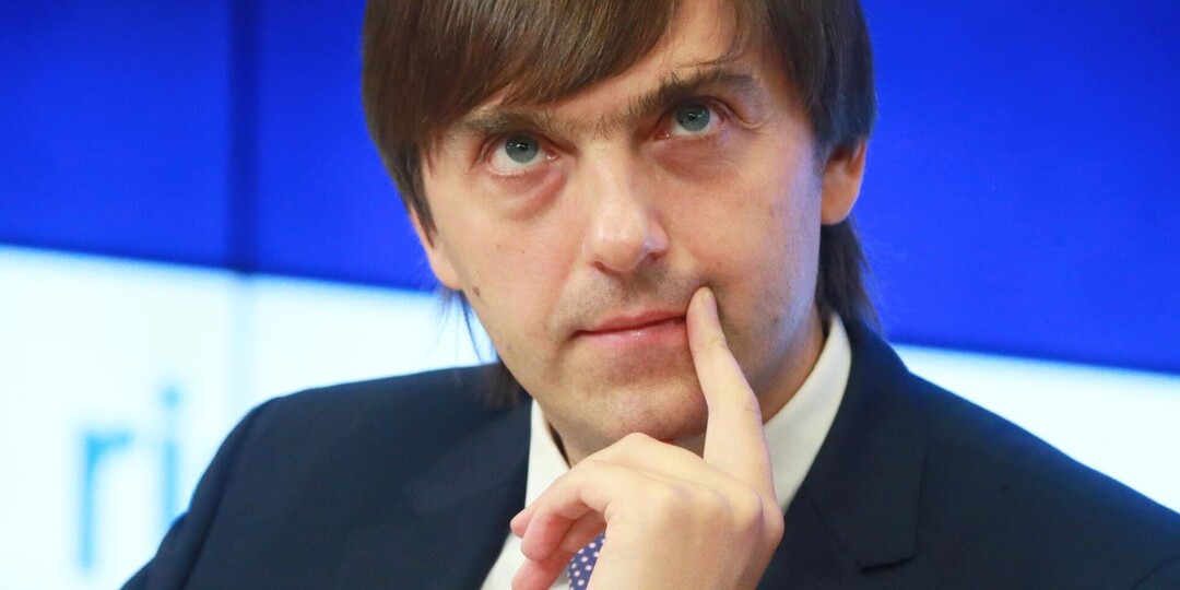 Готов простить министру Просвещения ошибки речи и письма. Но вы удивитесь, какая сегодня была тема "Разговоров о важном". Это в "празник"