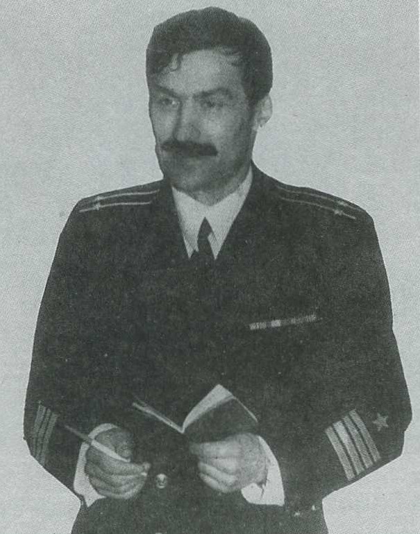 Скан из личной коллекции автора. / Командир электромеханической боевой части капитан 2 ранга Бабенко Валентин Иванович. Родился в селе Замостье Черниговского района  Запорожской области. 01.06.1950 - 07.04.1989. Предан земле.