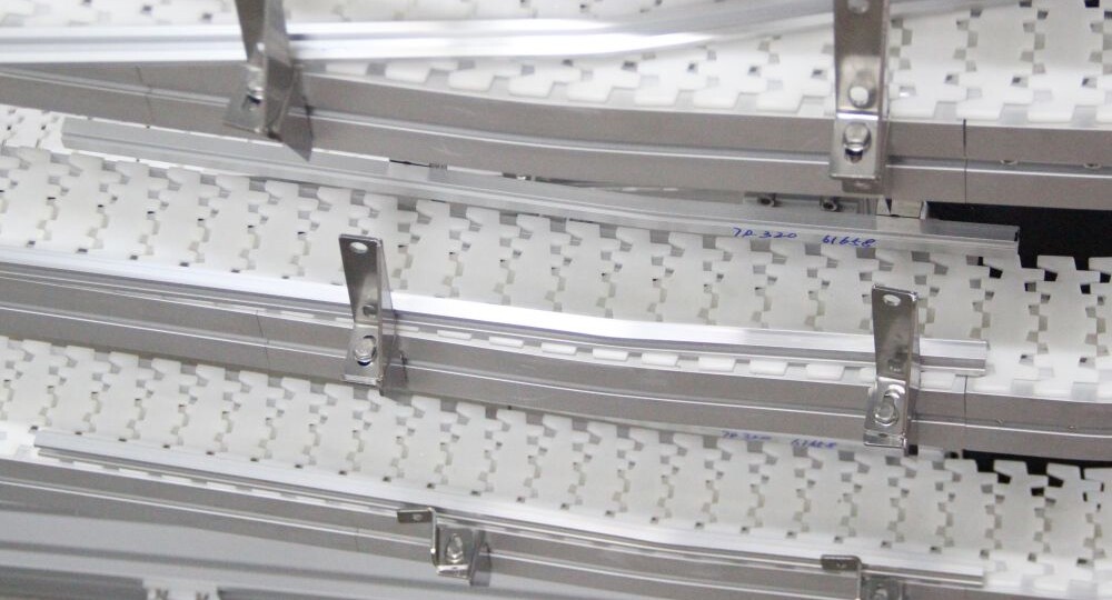 Конвейер для склада: выбор между лентой, роликом и цепью