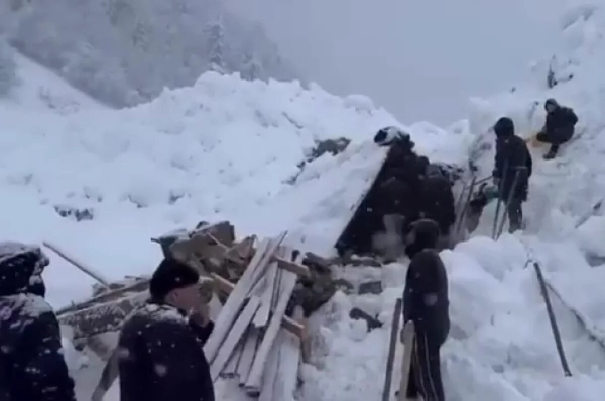    Дорожные службы Дагестана продолжают ликвидацию последствий стихии