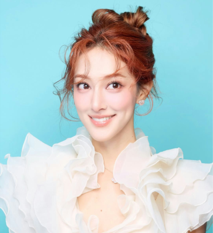 Грейс Чан — актриса и инфлюенсер из Гонконга.