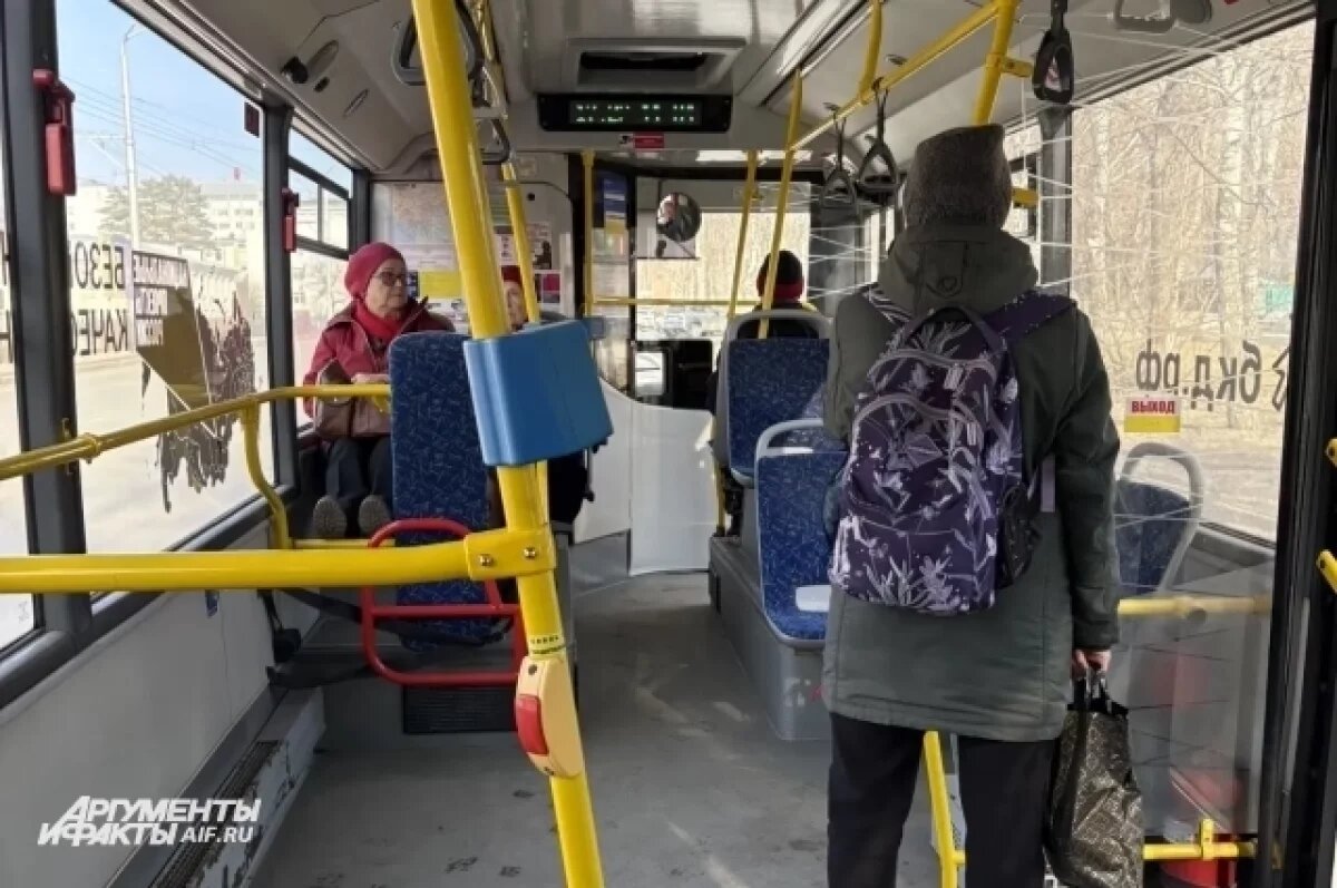    Омичка в автобусе №33 проклинала пассажиров и грозила всех расстрелять