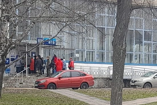 Клиенты «Почты России» в Коврове жалуются на недельные задержки посылок и скопление людей у отделения