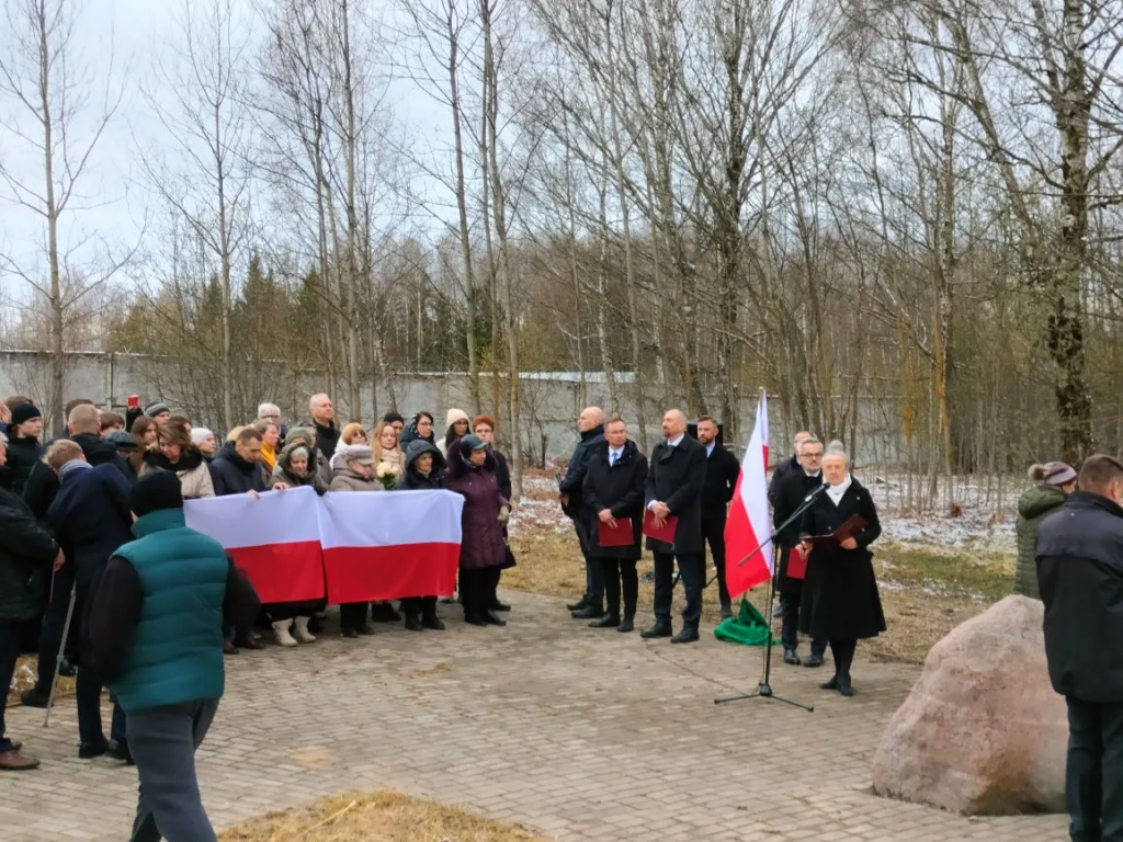Выступление на месте крушения самолета