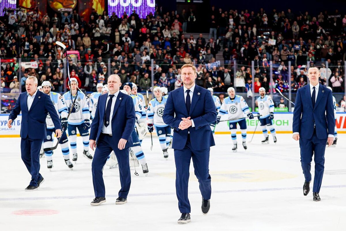 Тренерский штаб ХК «Сибирь» после матча. Фото hcsibir.ru.