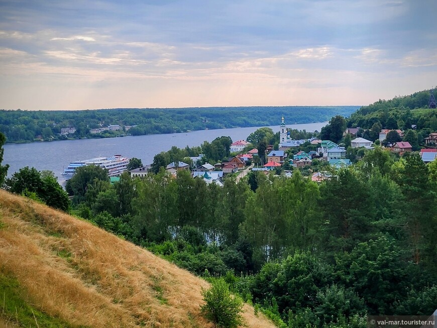 Вид на Волгу и Плёс с Соборной горы © Валентина Марченко
