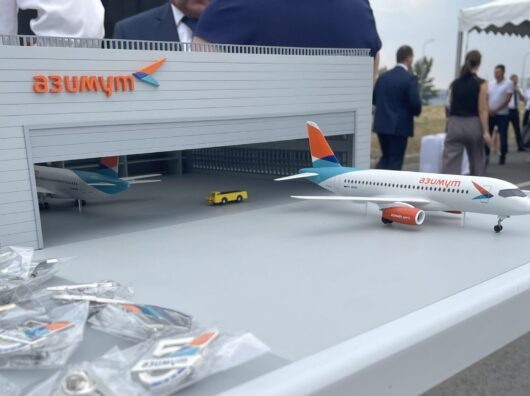    Макет технического центра с ангарным комплексом авиакомпании «Азимут» //Фото: Городской репортер/Олег Китаев