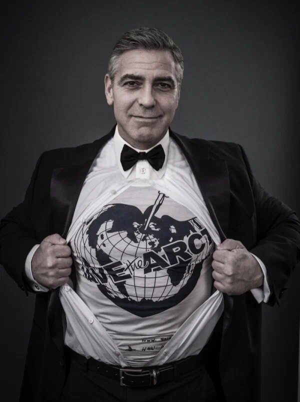 Джордж Тимоти Клуни (George Timothy Clooney), американский актер кино и телевидения, кинорежиссер, сценарист, продюсер, предприниматель и активист. Родился 06 мая 1961 года (65 лет) 