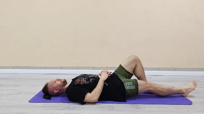    Исходная позиция лёжа на спине