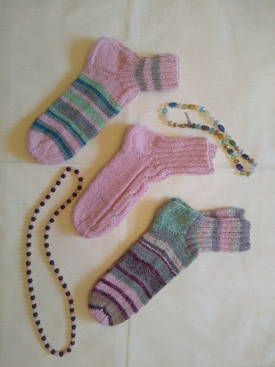 Носочки из остатков.