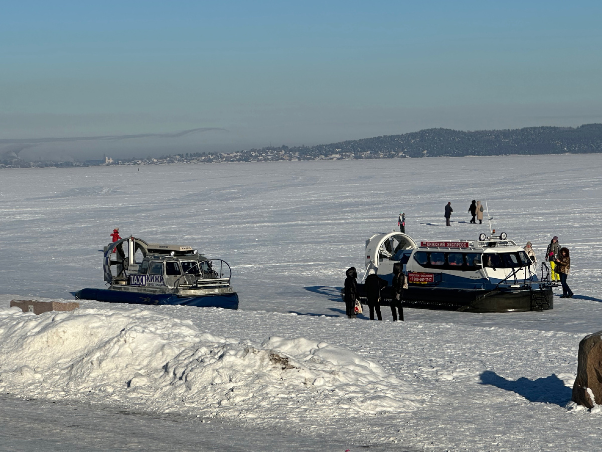 Замерзшее онежское озеро