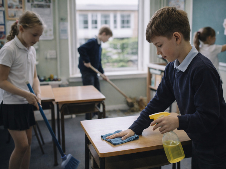     Коллаж: генерация ChatGPT