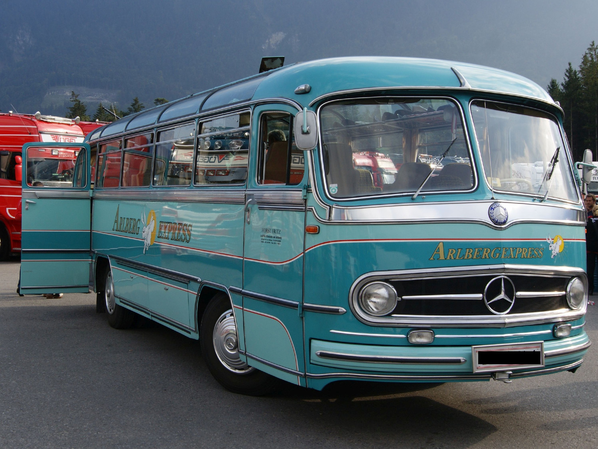 Mercedes-Bus-Arlberg-Express-O321H, источник wikipedia. Автобус Mercedes-Benz O321H производился с декабря 1954 года в Германии, Аргентине и Греции.