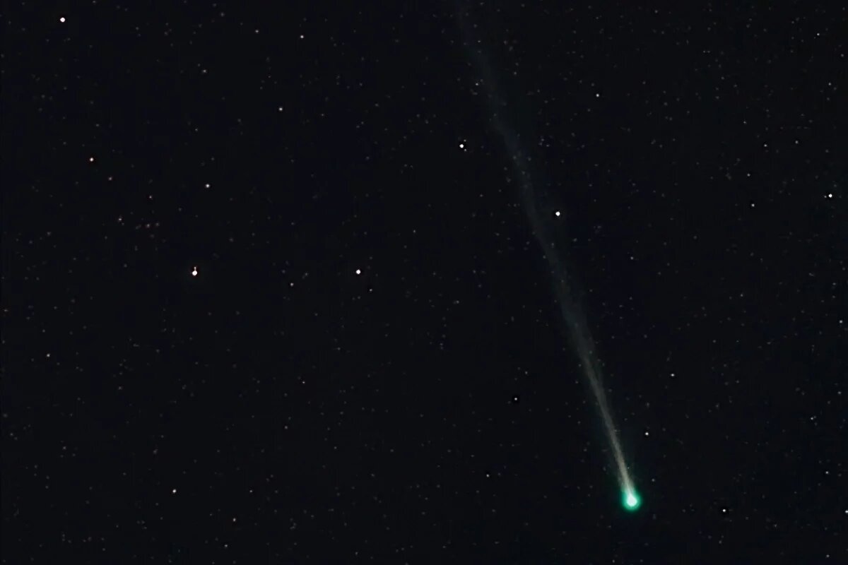    Астрофотограф запечатлел заход Юпитера и новую комету в Псковской области