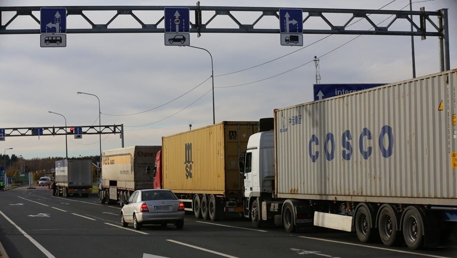   Большегрузный транспорт на границе Финляндии и России. Архив. Автор фото: Ковалев Петр