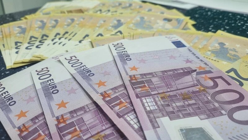    Валюту мужчина планировал вывезти в Турцию Фото: Пресс-служба Северо-Кавказского таможенного управления