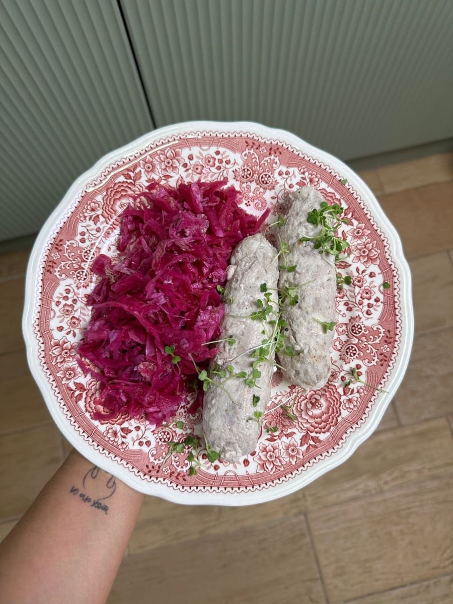 Обед. Сосиски из индейки с капустой