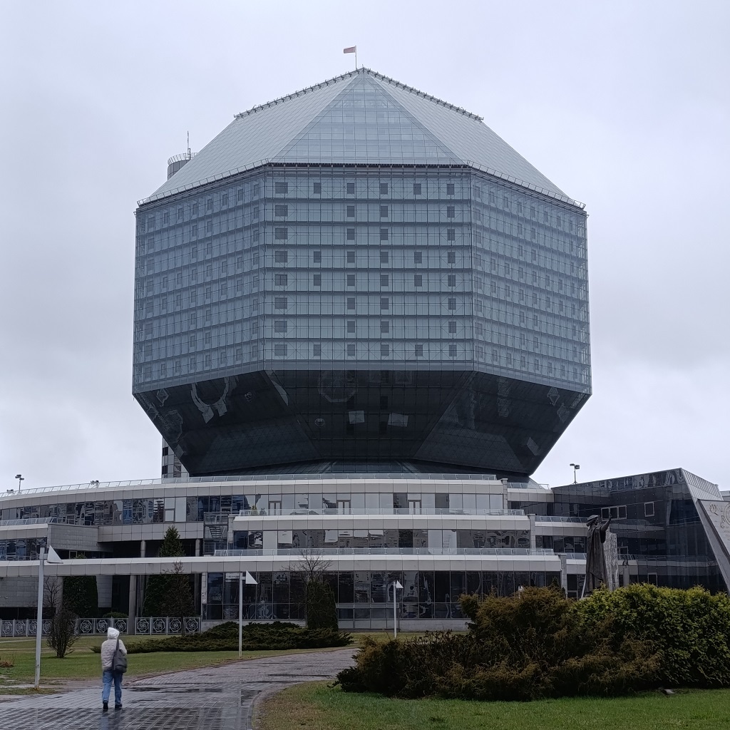 Размеры и форма библиотеки впечатляют