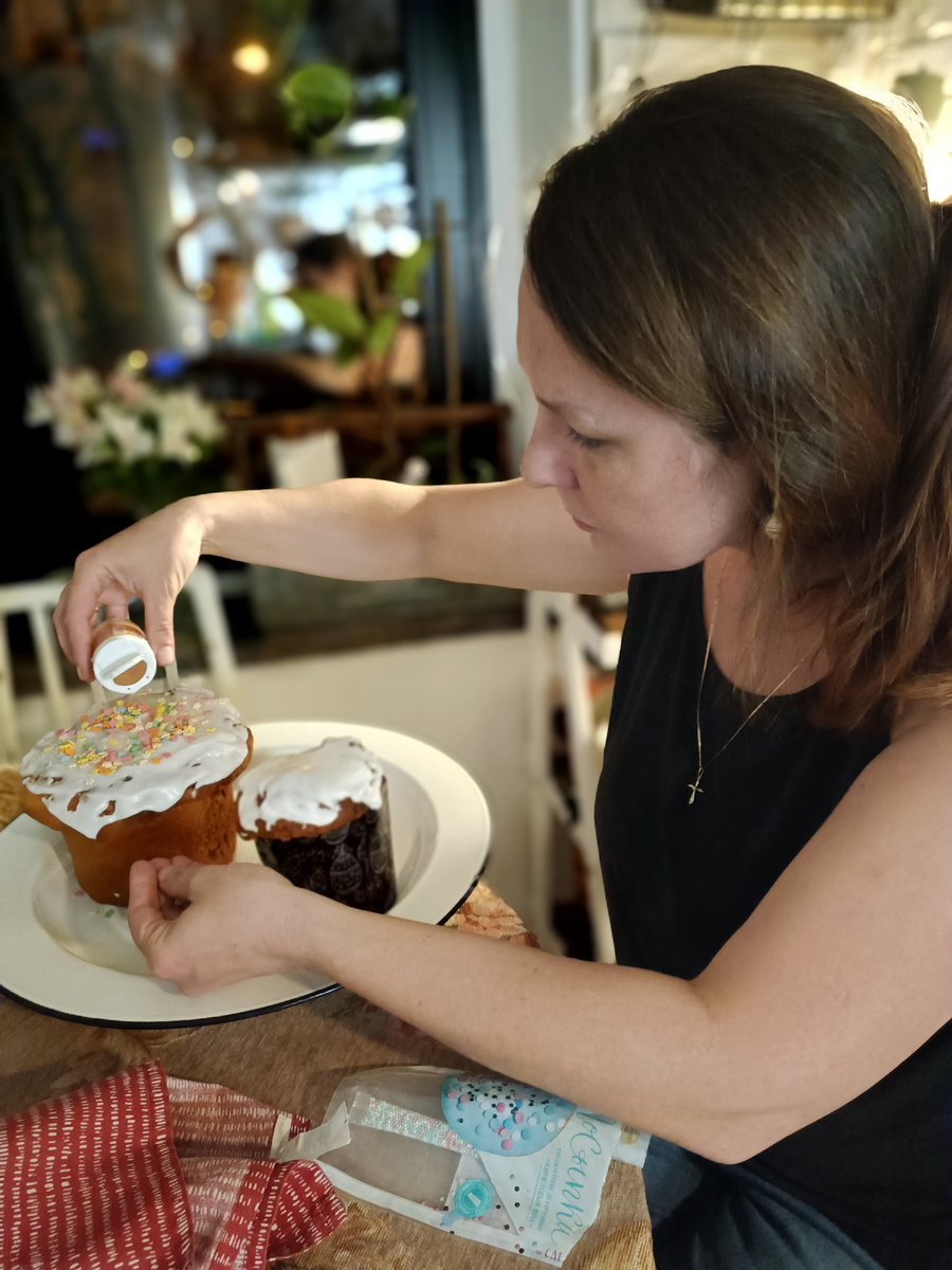 Час ночи, а я только заканчиваю с куличом