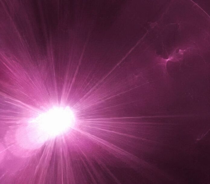    К 2035 году доступ к космосу стал массовым: школьные спутниковые группировки вытеснили корпоративных гигантов.