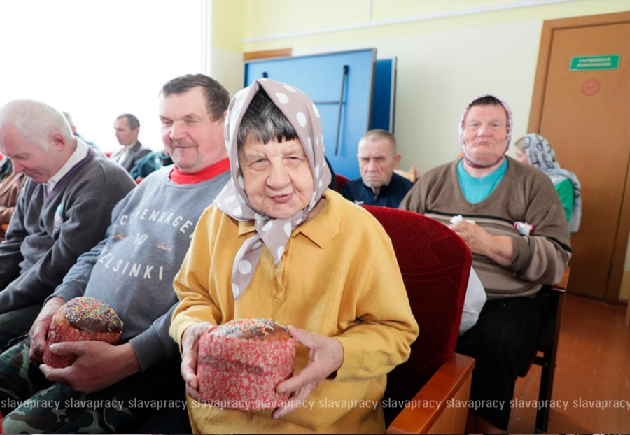     Пасхальный визит: руководство Копыльского района посетило пансионат "Приветливый"