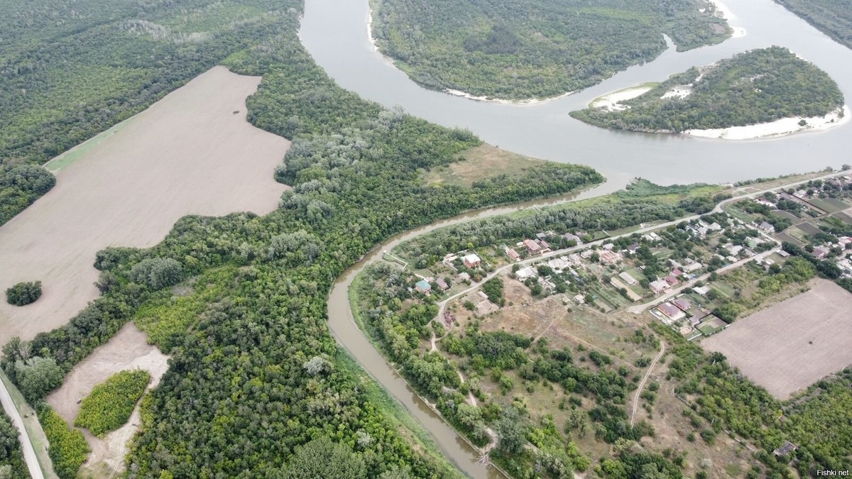 Река Сал впадает в Дон.