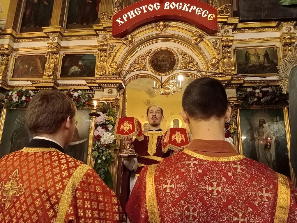 На пасхальном богослужении в Скорбященском храме г. Клина Фото Галины Акуловой
