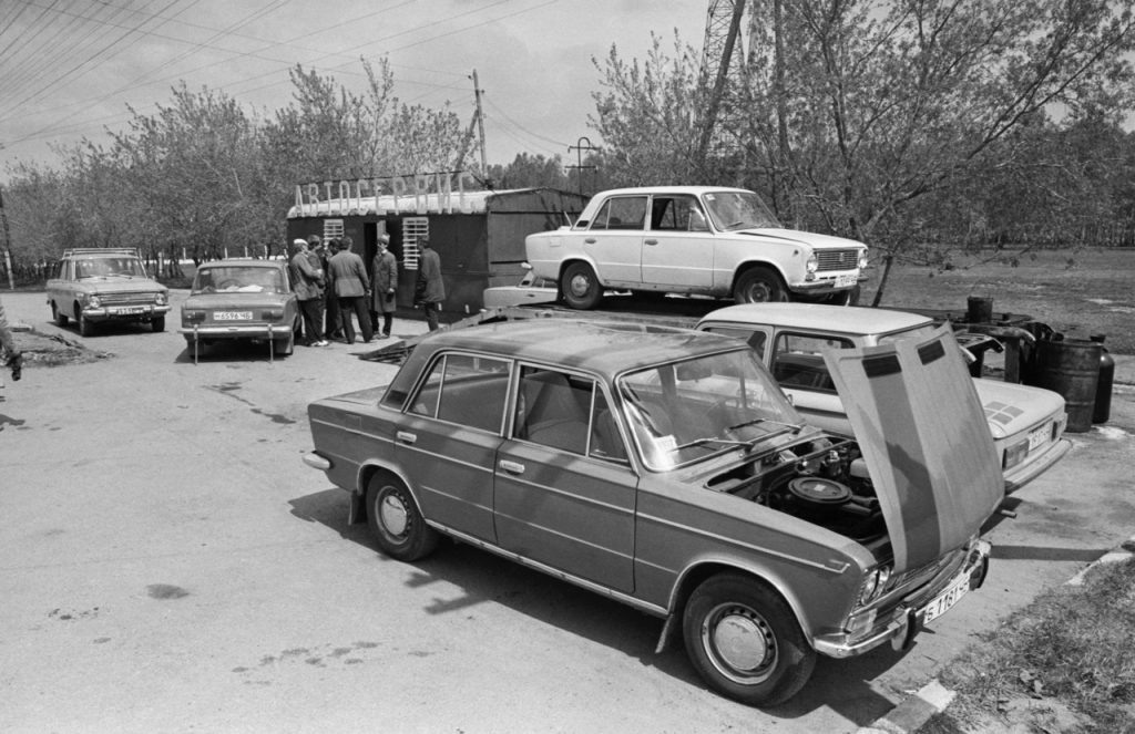 СССР, 1988 год. Автосервисный кооператив. Фото ТАСС.