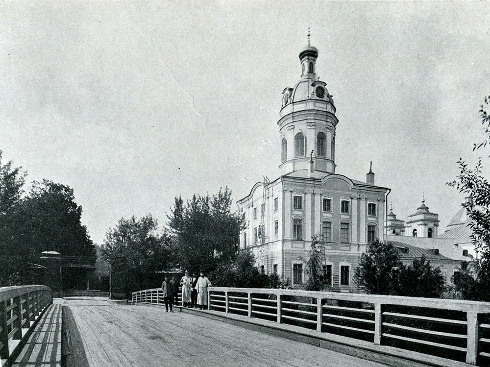 Северо-Западная башня Александро-Невской Лавры