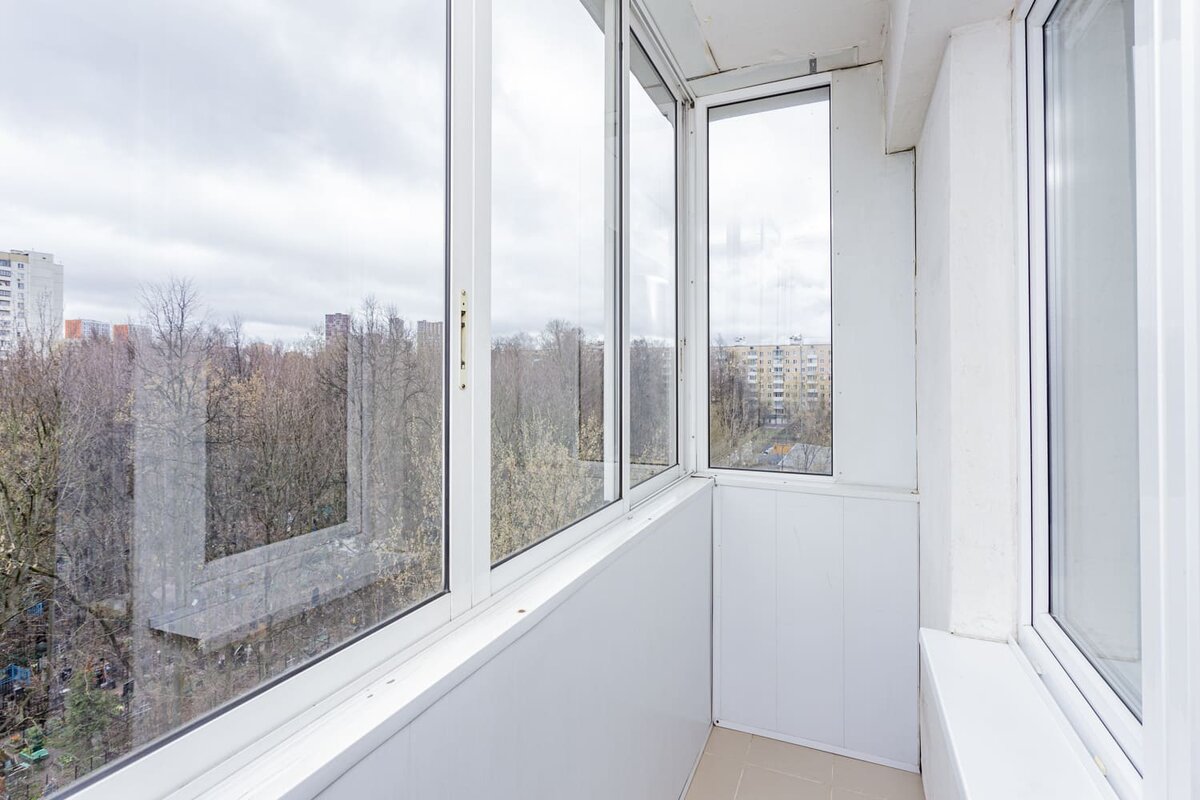 Тихое место, зелень.