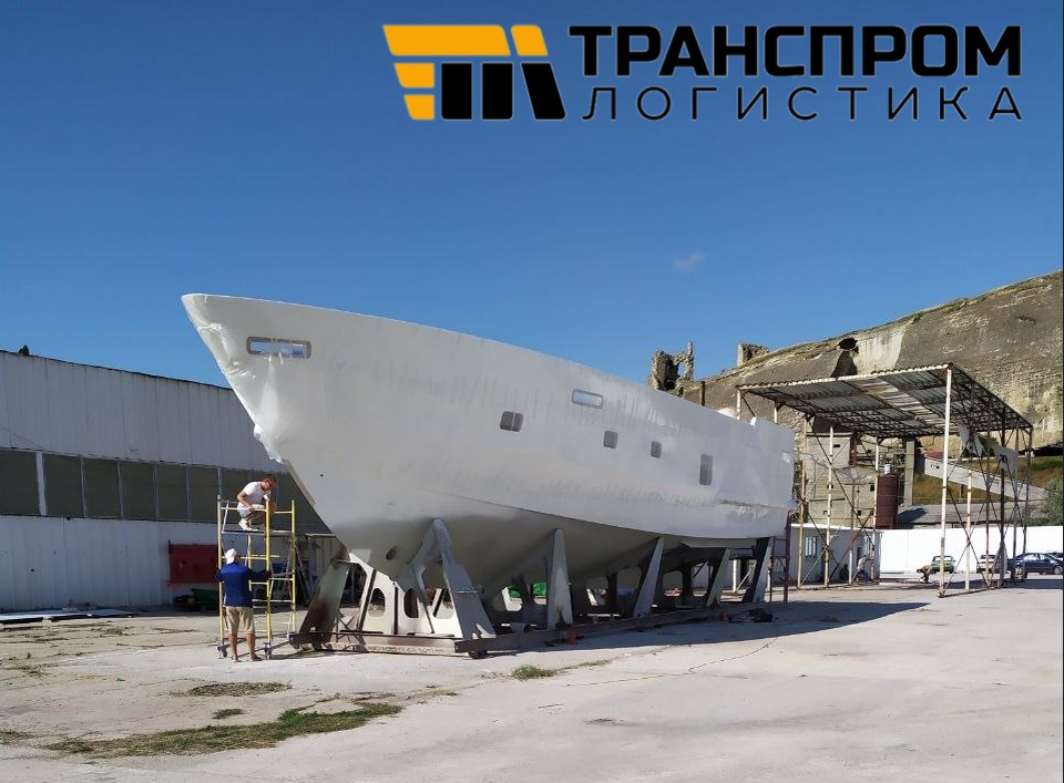 Яхта на этапе строительства