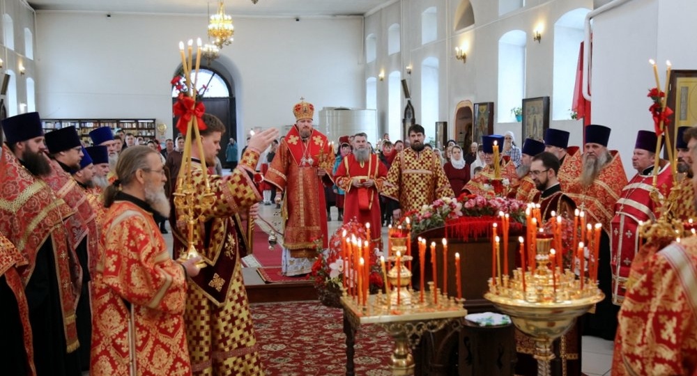 Пасхальная вечерня в Христорождественском кафедральном соборе города Уварово