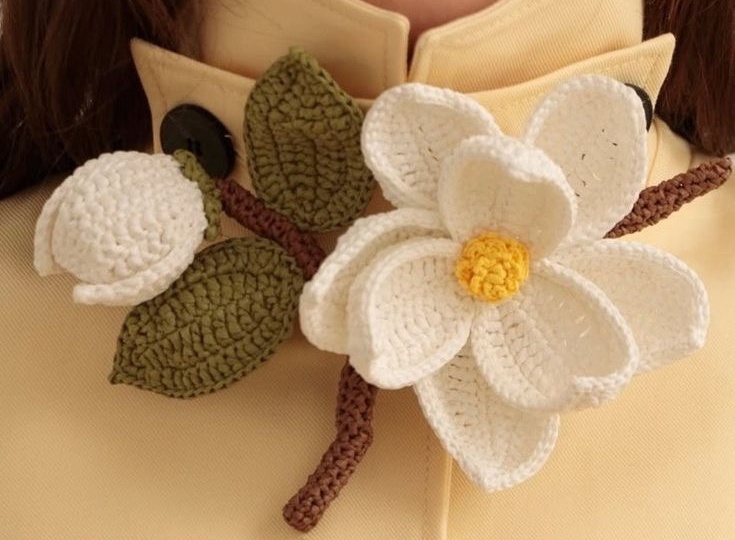 Вязаный обвес— это модный аксессуар ручной работы, превращающий вашу сумку в уникальный объект стиля.